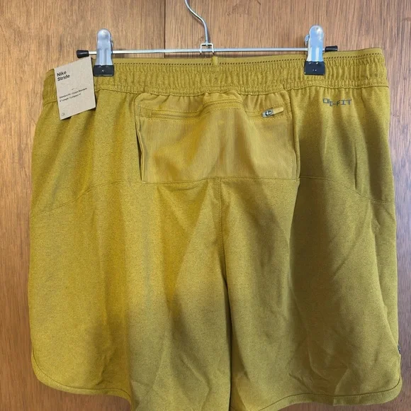 Nike Stride Division Gym Shorts 4” - Picture 2 of 2